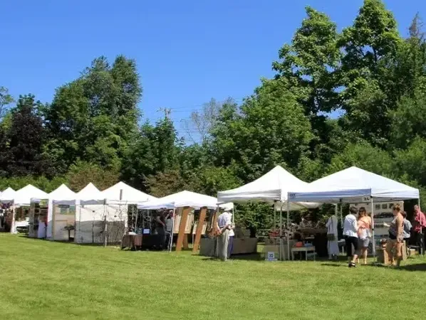 Penggunaan khemah pameran